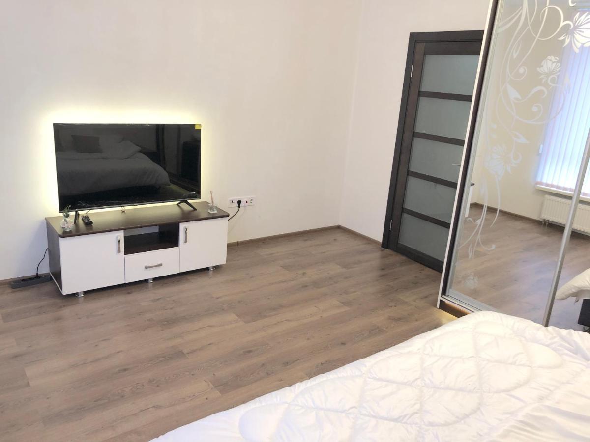 Жд Вокзал Пр Победы 67-В Метро Нивки Парк Шулявка Apartamento Kiev Exterior foto