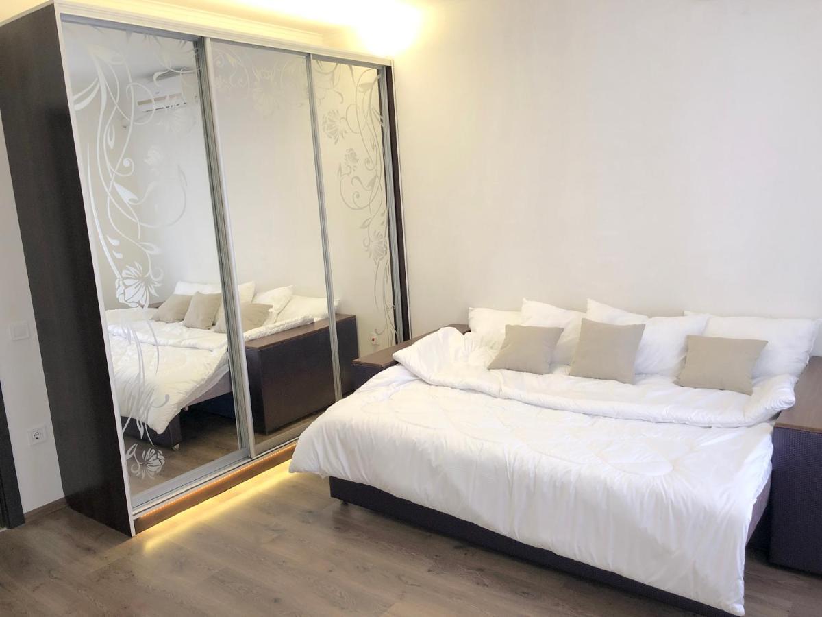 Жд Вокзал Пр Победы 67-В Метро Нивки Парк Шулявка Apartamento Kiev Exterior foto